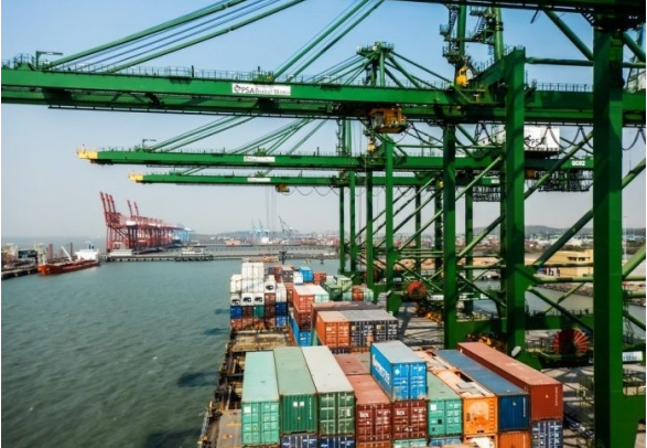 窒息！全球120多個(gè)港，堵得一抹黑！