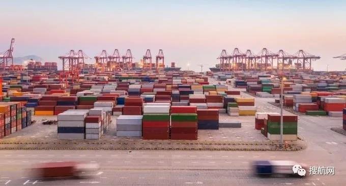 天價(jià)運(yùn)費(fèi)下集裝箱滯期費(fèi)同比翻了一番，航運(yùn)聯(lián)盟取消23個(gè)航次，托運(yùn)人繼續(xù)承壓