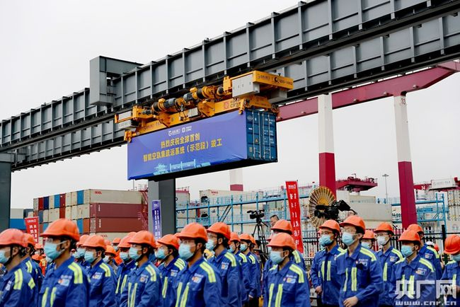 山東青島：全球首個(gè)智能空軌集疏運(yùn)系統(tǒng)建成投用