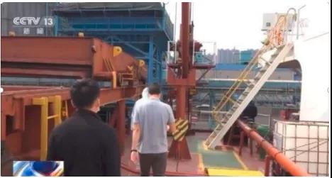 大海撈針！從6.7萬噸貨艙大豆里，青島海關(guān)挖出215公斤毒品！