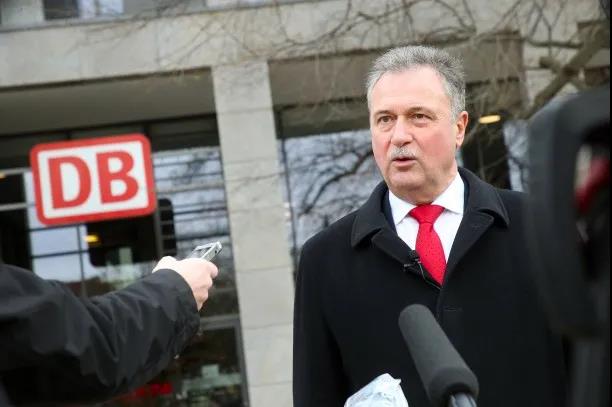 該國眾多行業(yè)聯(lián)合大罷工，貨物運(yùn)輸受影響；德鐵司機(jī)將罷工鐵路貨運(yùn)恐被波及