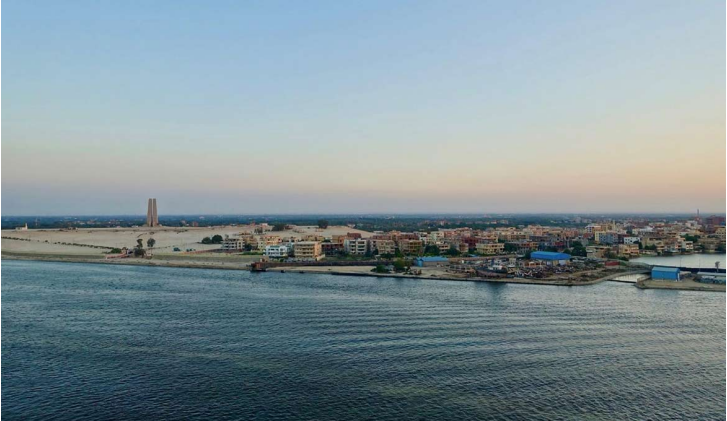 海盜 沙漠 貪婪——大副親述：蘇伊士運河雖便利, 船員為何不愿走？  