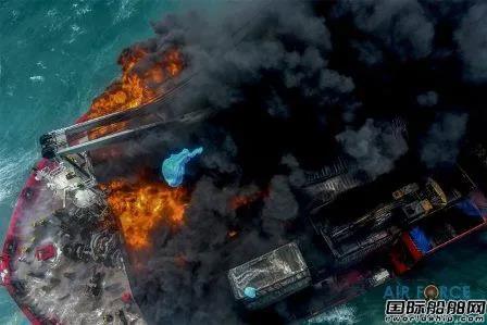 火終于滅了！這艘“新船”已經(jīng)被燒得面目全非