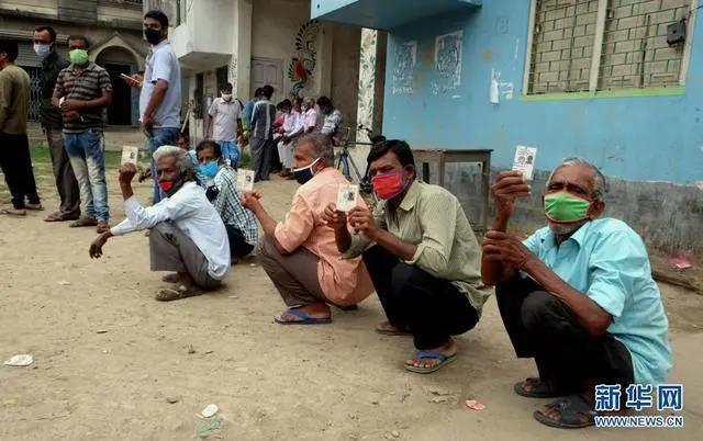 多國(guó)禁飛！印度疫情失控日增34萬(wàn)例，遺體堆積如山，恐成“人間煉獄”！