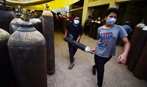 當(dāng)街焚尸、床位難求、日增34萬例……印度疫情全面失控  