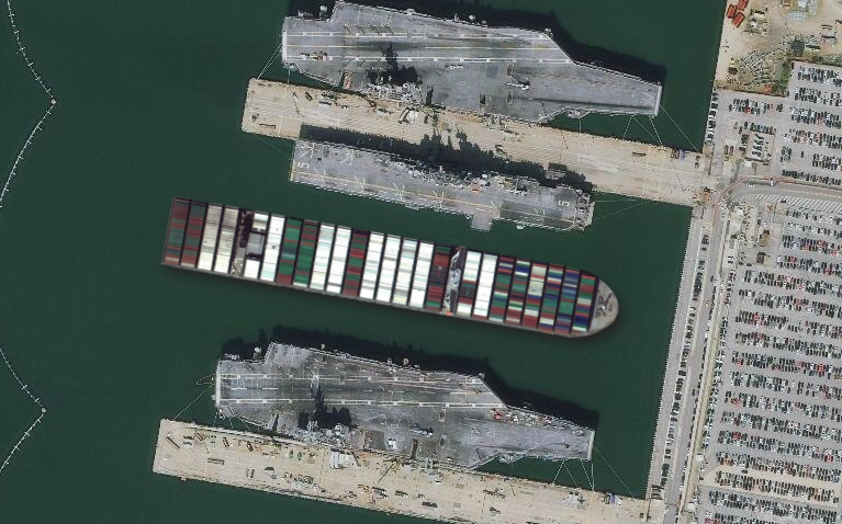 堵住蘇伊士運河的貨輪多大？和美俄英三國航母擺在一起比一比