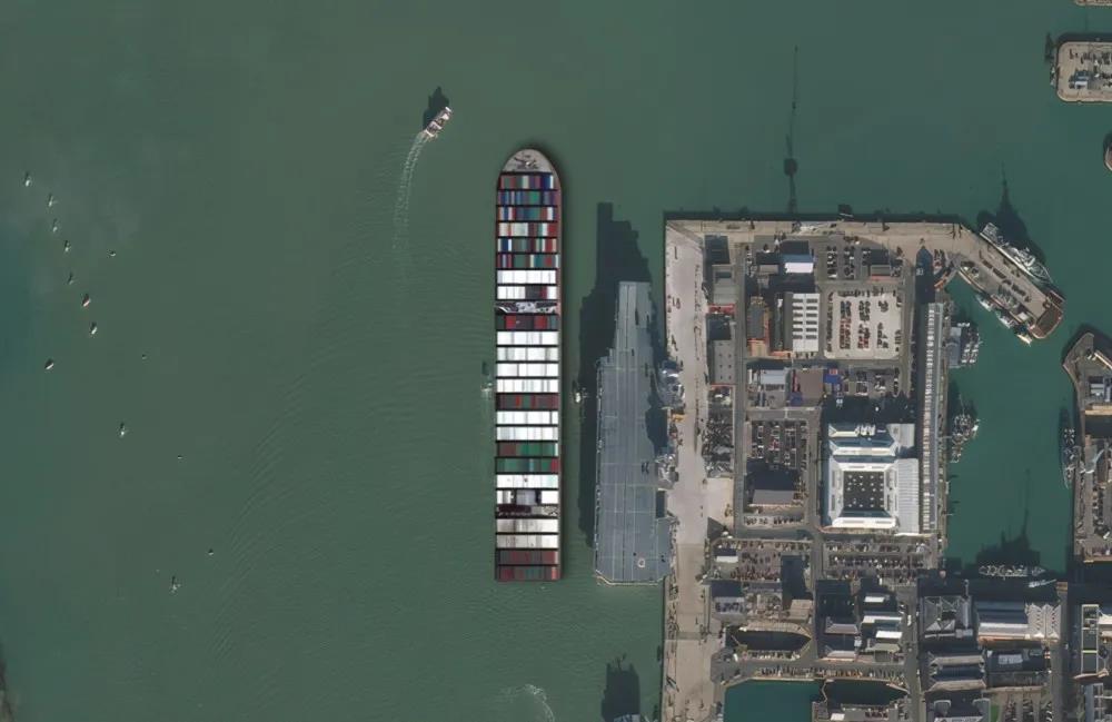 堵住蘇伊士運河的貨輪多大？和美俄英三國航母擺在一起比一比