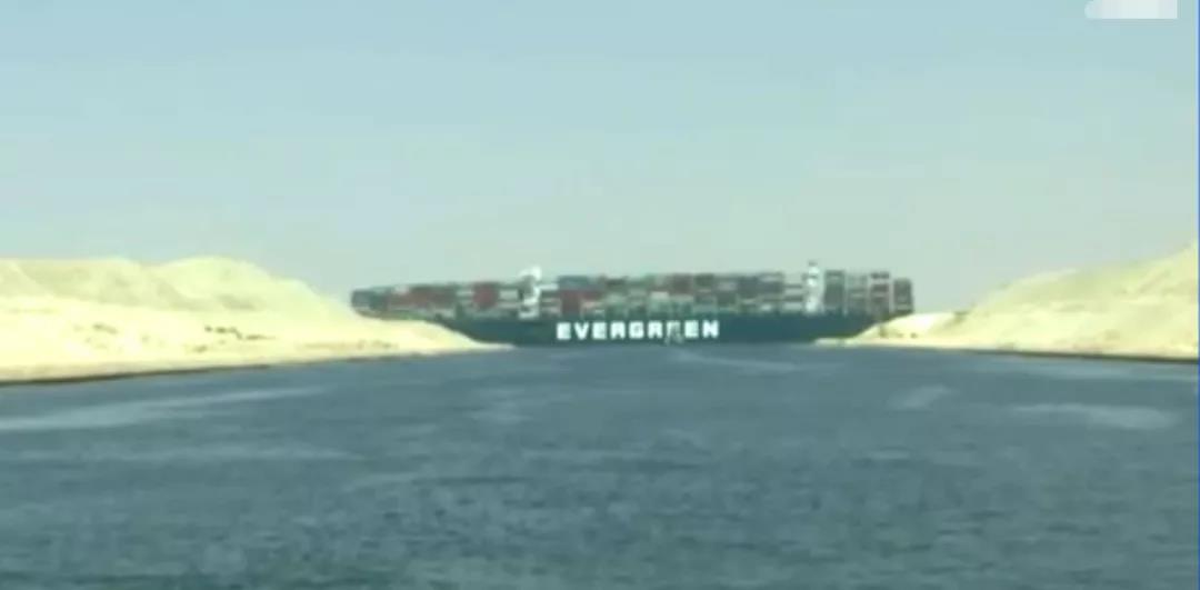 這起曠世擱淺, 或因機艙停電所致，船東恐將面臨巨額索賠！