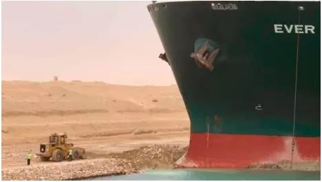 這起曠世擱淺, 或因機艙停電所致，船東恐將面臨巨額索賠！