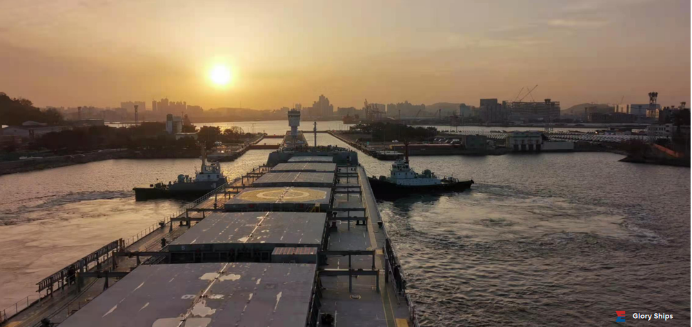 壯觀！該航運公司3艘船同框、同港、同碼頭卸糧作業(yè)！！  