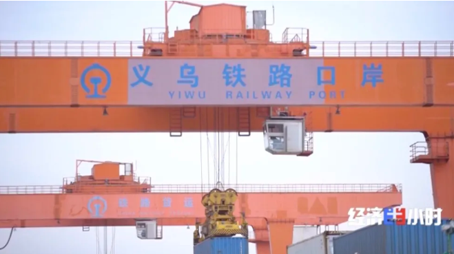 央視報(bào)道：一艙難求，需要搖號(hào)訂艙的中歐班列，為什么這么火？！