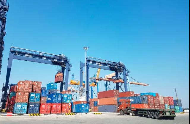 面對(duì)集裝箱短缺和高企海運(yùn)費(fèi)，該國(guó)監(jiān)管部門(mén)這次對(duì)十二家船公司再次出手