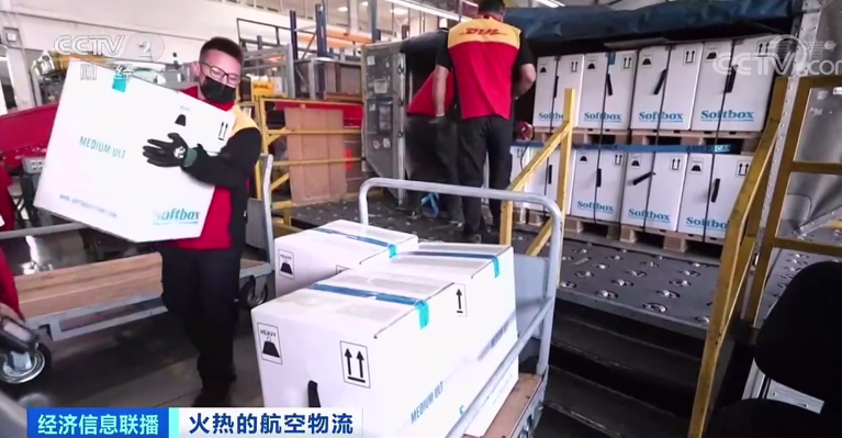 空運(yùn)也要暴漲？航班大面積取消！5座城市機(jī)場出現(xiàn)陽性！一航班被熔斷67次！艙位要提前一周訂！