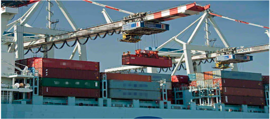 突發(fā)！韓國仁川港, 一中國船員遭集裝箱擠壓身亡! ... 正拔插頭, 一集裝箱突然倒退! ...血的教訓(xùn): 作業(yè)溝通太重要!