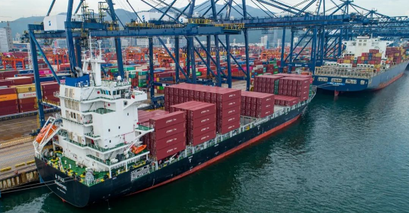 好消息來了！運(yùn)費(fèi)暴跌15%，又一新玩家殺入美線！寧波港梅山碼頭8月25日解封，9月1日整體恢復(fù)