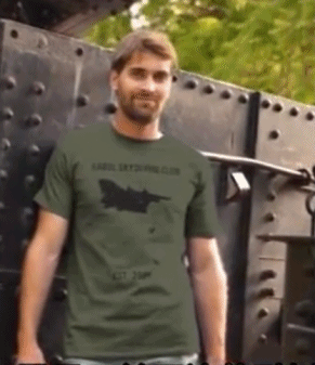 又吃人血饅頭！美國(guó)電商平臺(tái)竟售賣印有阿富汗飛機(jī)墜人T恤！