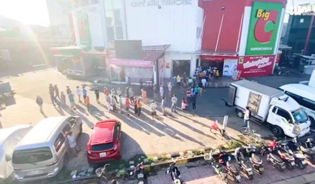 瘋了！單日爆增23萬！用獸藥治療新冠！再封城！物資大搶購！不戴口罩，千人大集合！法國、英國、德國、日本、韓國疫情大匯總！