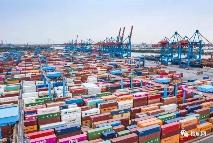 全球港口船舶排長隊，運費3萬元漲至3萬美元，比貨值還高，外貿(mào)企業(yè)直呼吃不消