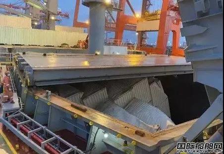 船東為賺快錢鋌而走“險”？越來越多的散貨船運集裝箱了