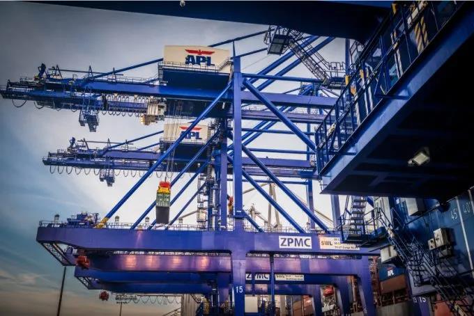 全球處理集裝箱數(shù)量激增，港口碼頭面臨崩潰！美西平均停泊等待時間達8.5天