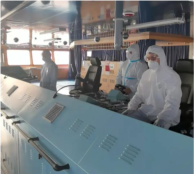 巨虧！船東嫌疫苗小貴, 結(jié)果油輪26船員14陽性! 多數(shù)未接種...隔離 換員, 搭了更多