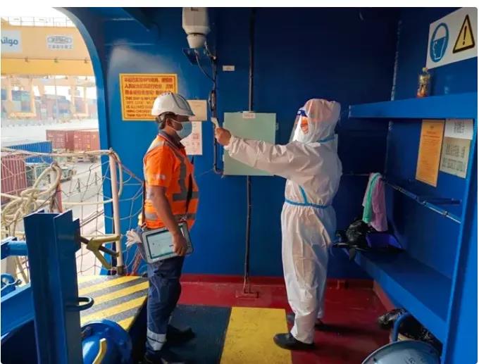 巨虧！船東嫌疫苗小貴, 結(jié)果油輪26船員14陽性! 多數(shù)未接種...隔離 換員, 搭了更多