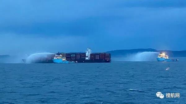 突發(fā)！一集裝箱船約40個(gè)集裝箱落水，船上集裝箱著火，曾掛靠我國(guó)多個(gè)主要港口
