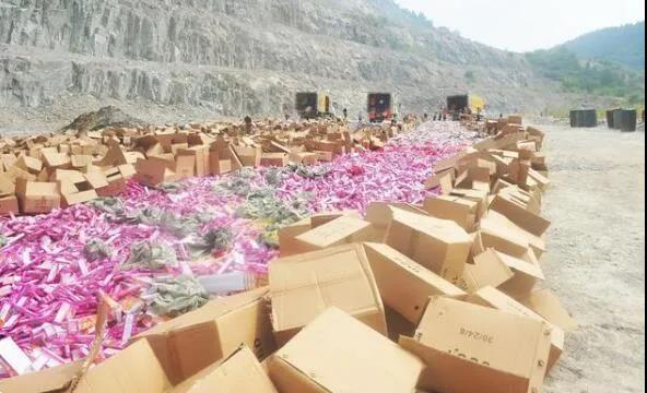 5個(gè)裝滿83噸“炸藥”的集裝箱準(zhǔn)備出運(yùn)，被海關(guān)截獲！5人被刑拘！