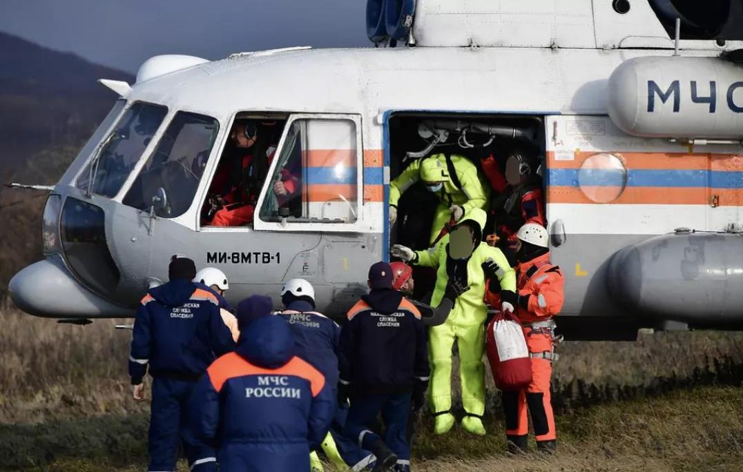 突發(fā)！一集裝箱船擱淺船體出現(xiàn)裂縫，船上14名中國(guó)船員已安全撤離！