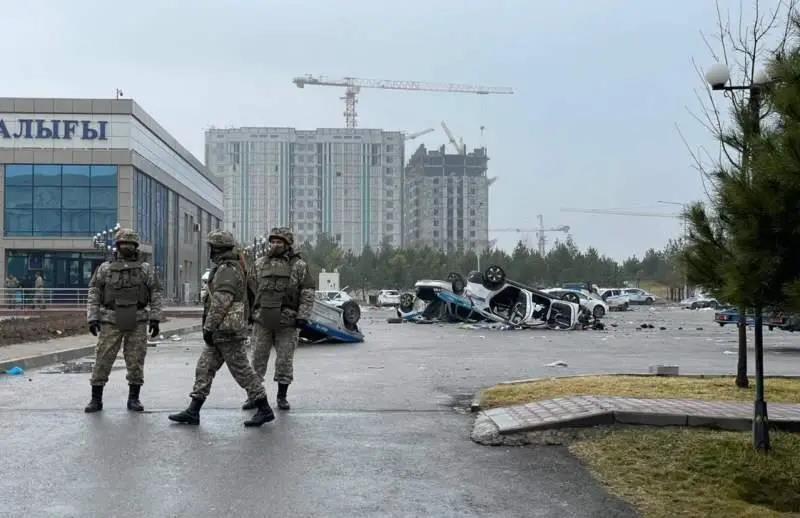 燒警車、砸商店！網(wǎng)絡中斷，社交媒體、即時通訊、網(wǎng)頁網(wǎng)站等全部無法訪問，這個國家客戶處于失聯(lián)狀態(tài)！