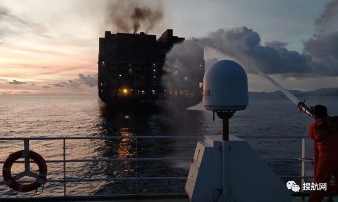 突發(fā)！達飛一集裝箱船發(fā)生火災(zāi)；另有兩船相撞，集裝箱落水！