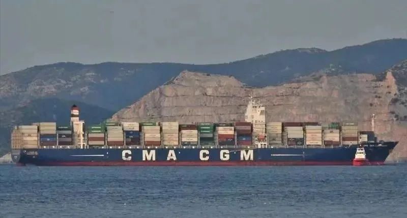 突發(fā)！達飛一集裝箱船發(fā)生火災(zāi)；另有兩船相撞，集裝箱落水！