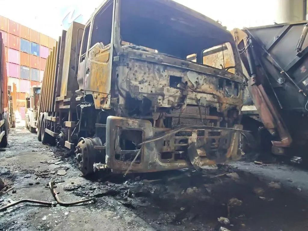 突發(fā)！香港一貨柜碼頭14輛貨車爆炸起火