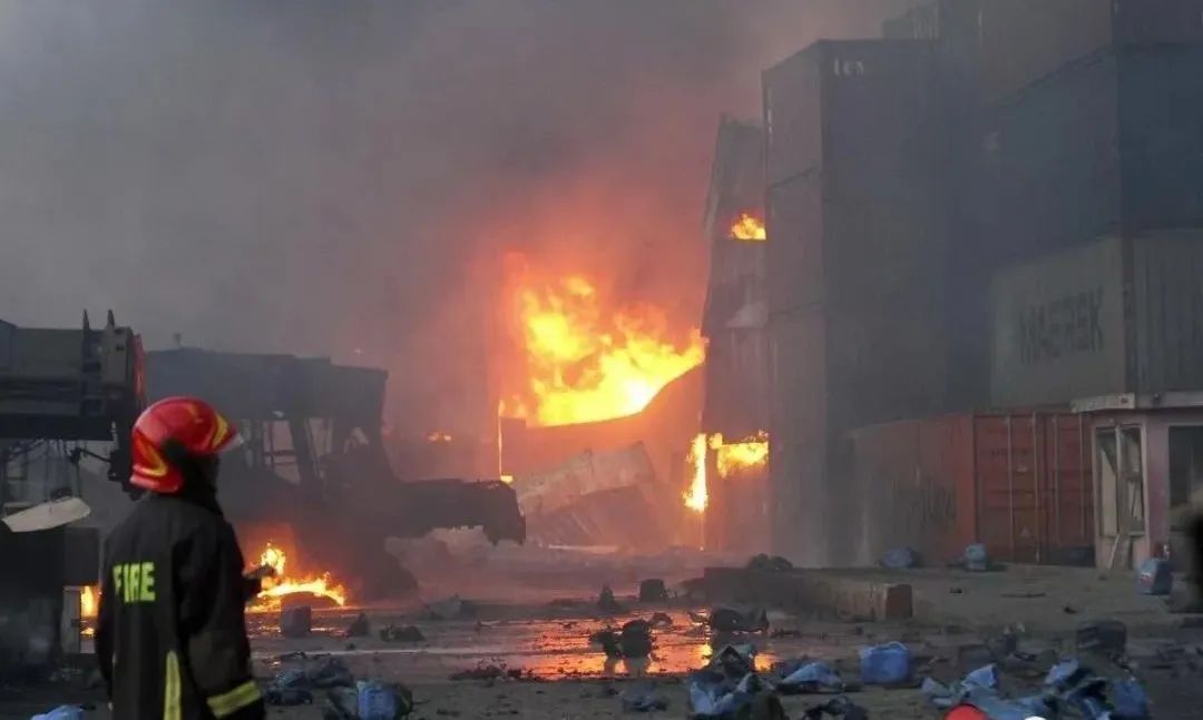 最新消息！集裝箱堆場大火60小時仍未完全撲滅，危險品集裝箱標(biāo)簽有誤引發(fā)爆炸