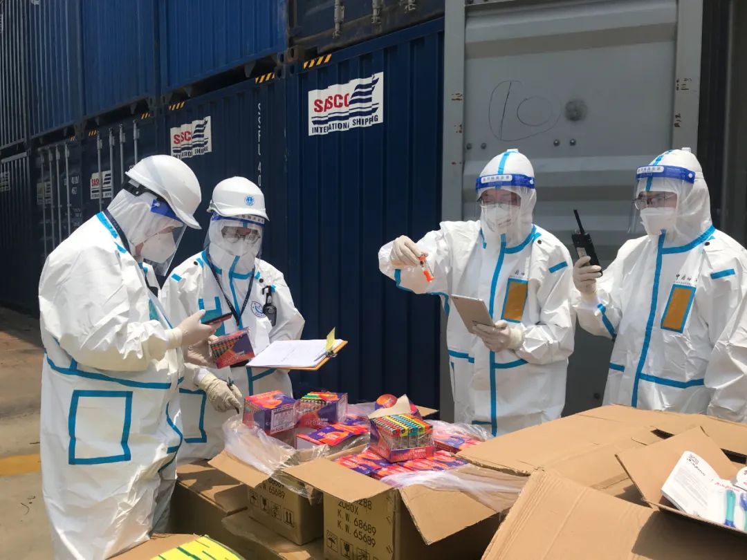 突發(fā)！海關(guān)又截獲集裝箱中夾藏8噸“炸藥”準(zhǔn)備出運(yùn)！這些涉事企業(yè)難逃重罰