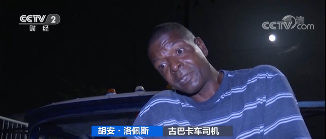 在國外，排隊(duì)半個(gè)月，都沒加上一箱油…