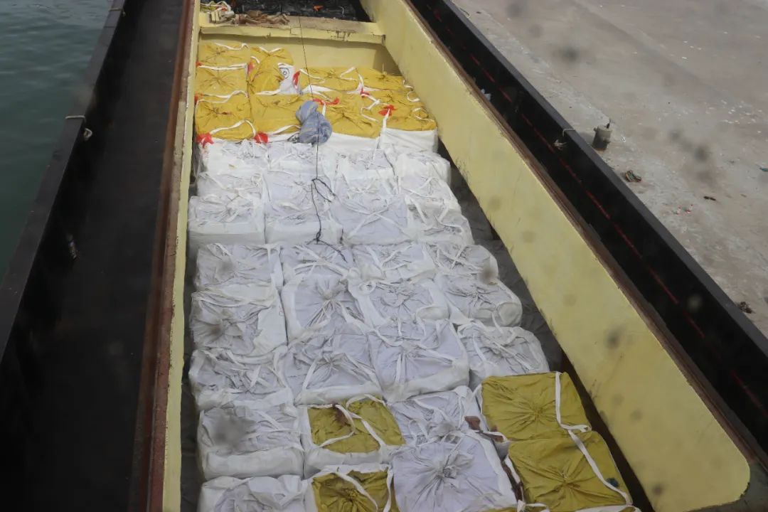 牛逼！及時查獲！足足2.2萬余噸