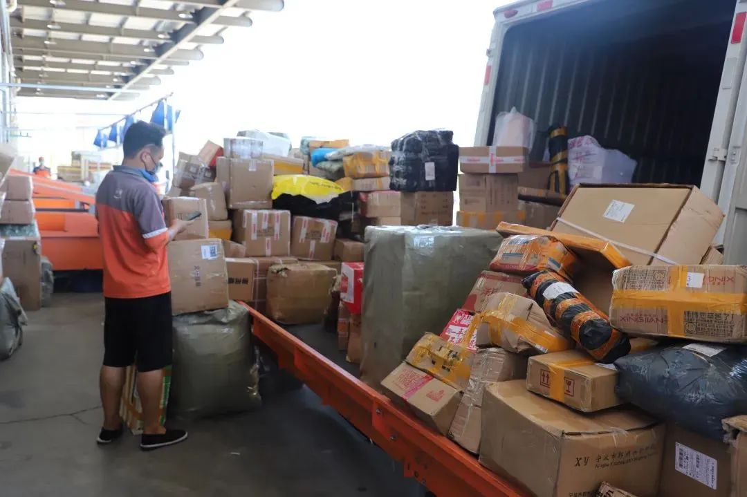物流逐步恢復(fù)！“世界超市”重開張，義烏按下復(fù)工復(fù)產(chǎn)快進(jìn)鍵