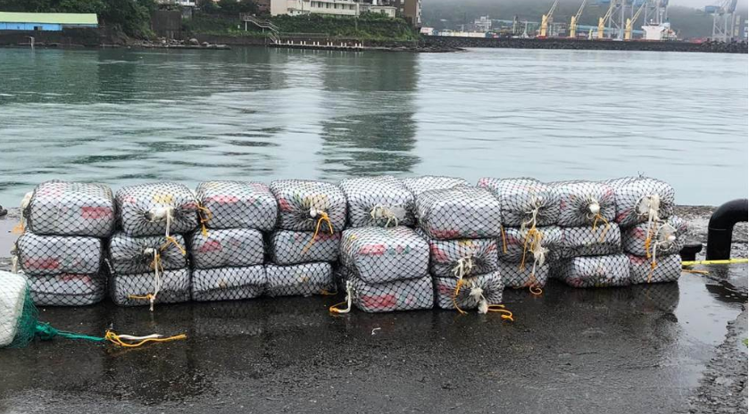 船長、船東遭逮捕！為躲檢查 將2.9億元毒品扔下海...