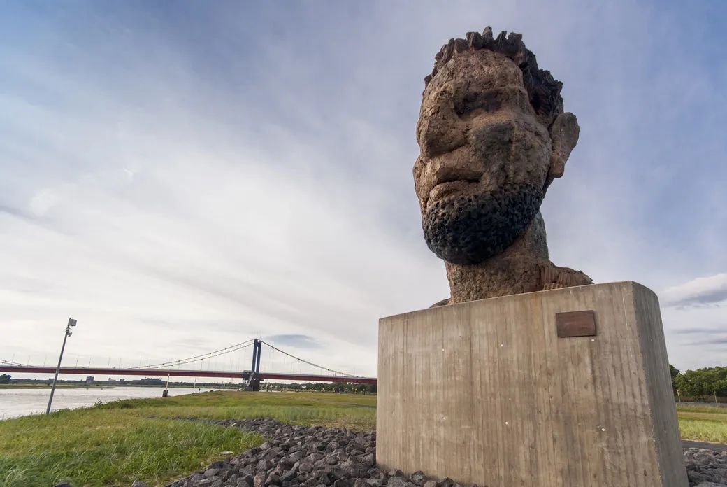 全球第一大內(nèi)河港：經(jīng)常被比較，從未被超越