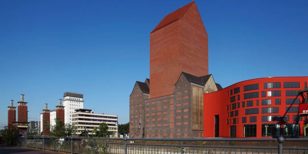 全球第一大內(nèi)河港：經(jīng)常被比較，從未被超越