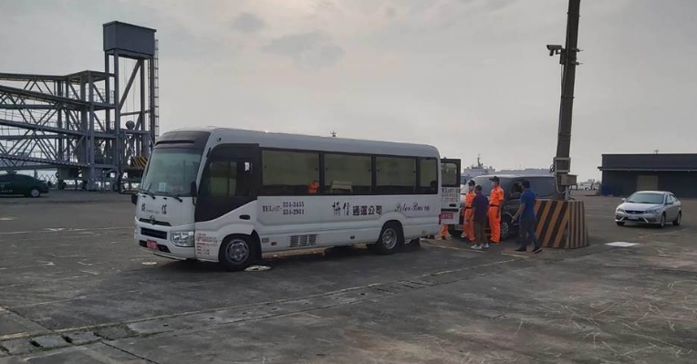 被困港口超半年 12名船員終于能回家了！