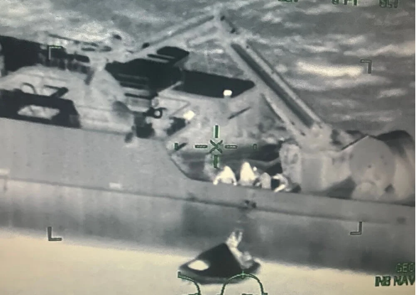 凌晨突發(fā)！一漁船撞上MSC集裝箱船！