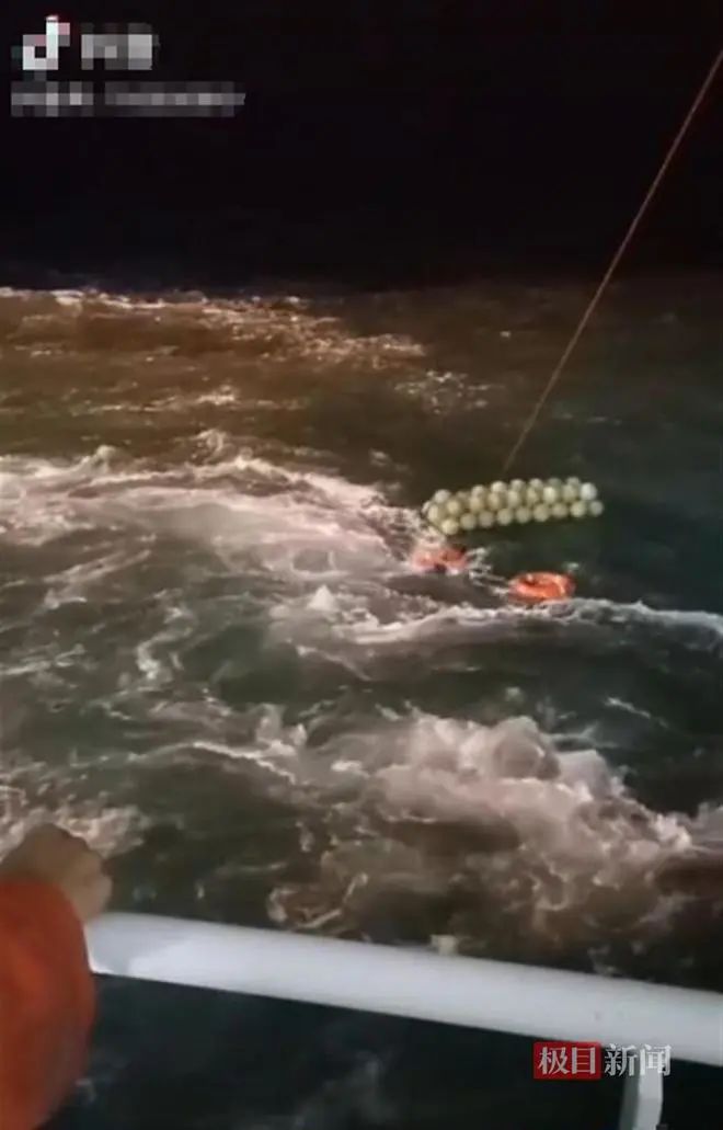 東海一漁船與貨船碰撞后沉沒，3人獲救11人失蹤...