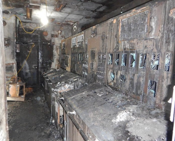 損毀嚴(yán)重！一艘50年船齡散貨船突發(fā)大火 原因查明！