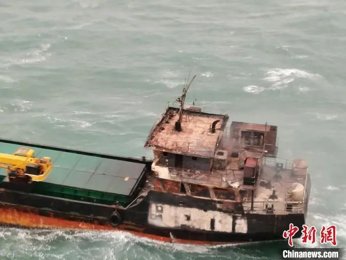 東海海域一船舶失火！7名船員被困！