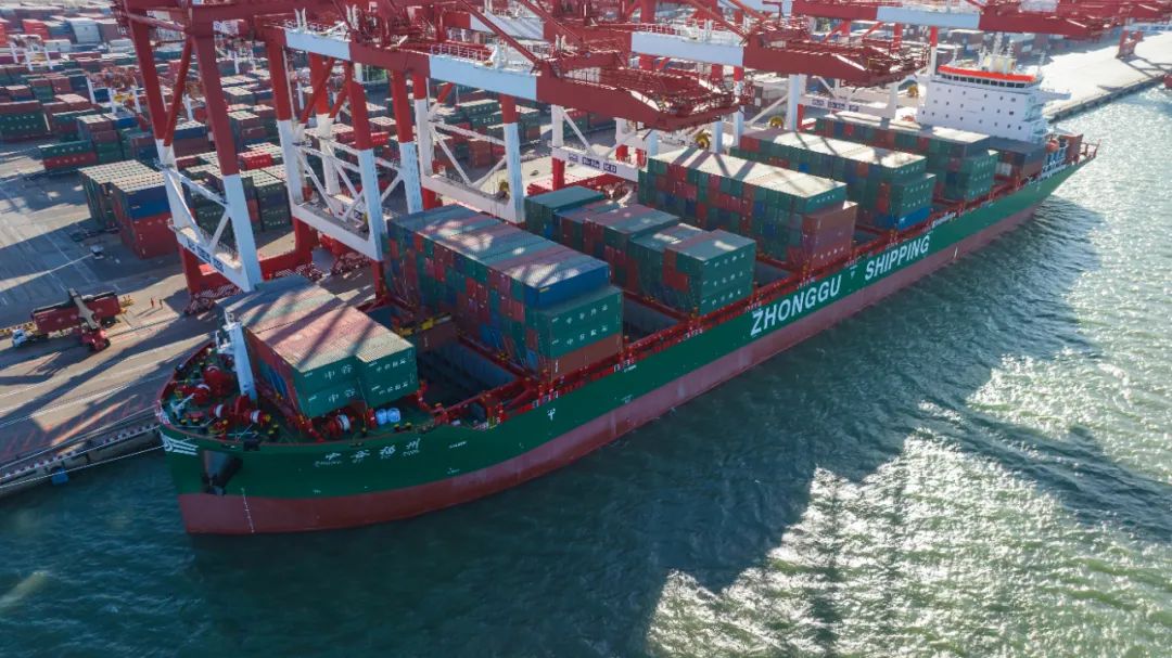 兩船齊發(fā)！兩艘最大內(nèi)貿(mào)集裝箱船同日在營口和天津港首航