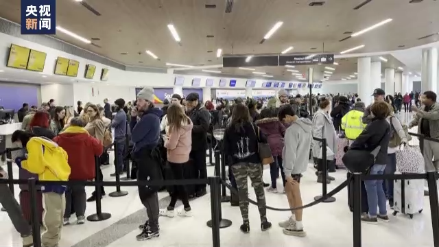 65人死亡、超5千架次航班取消！美國冬季風(fēng)暴下，紐約州提防“雪洪”，杰克遜市宣布進(jìn)入緊急狀態(tài)......