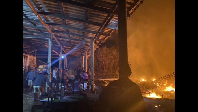 泰國灣附近一港口起火，7艘船被燒毀