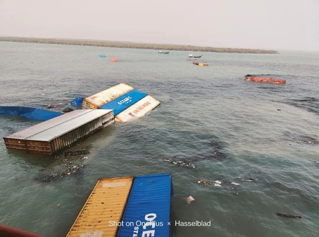 突發(fā)！一集裝箱船嚴(yán)重側(cè)傾，因打壓載水計算錯誤